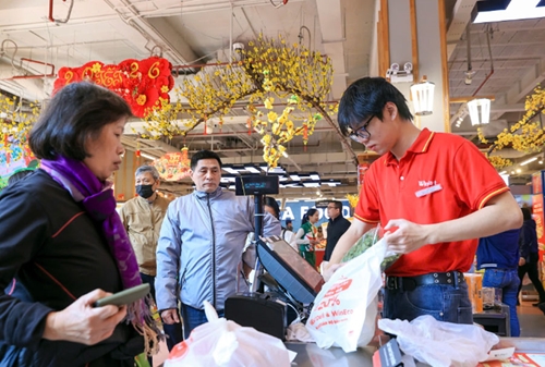 Người dân chuẩn bị sắm Tết sớm