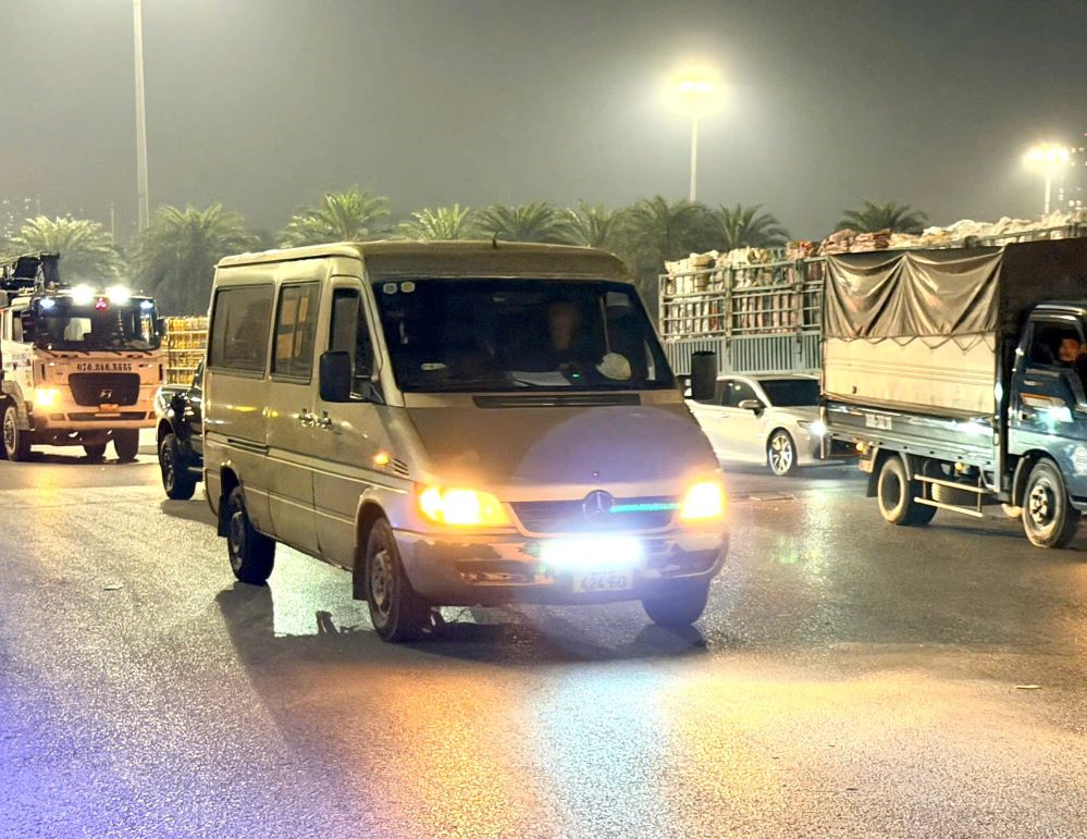 Xử lý nghiêm ô tô sử dụng đèn, còi sai quy định