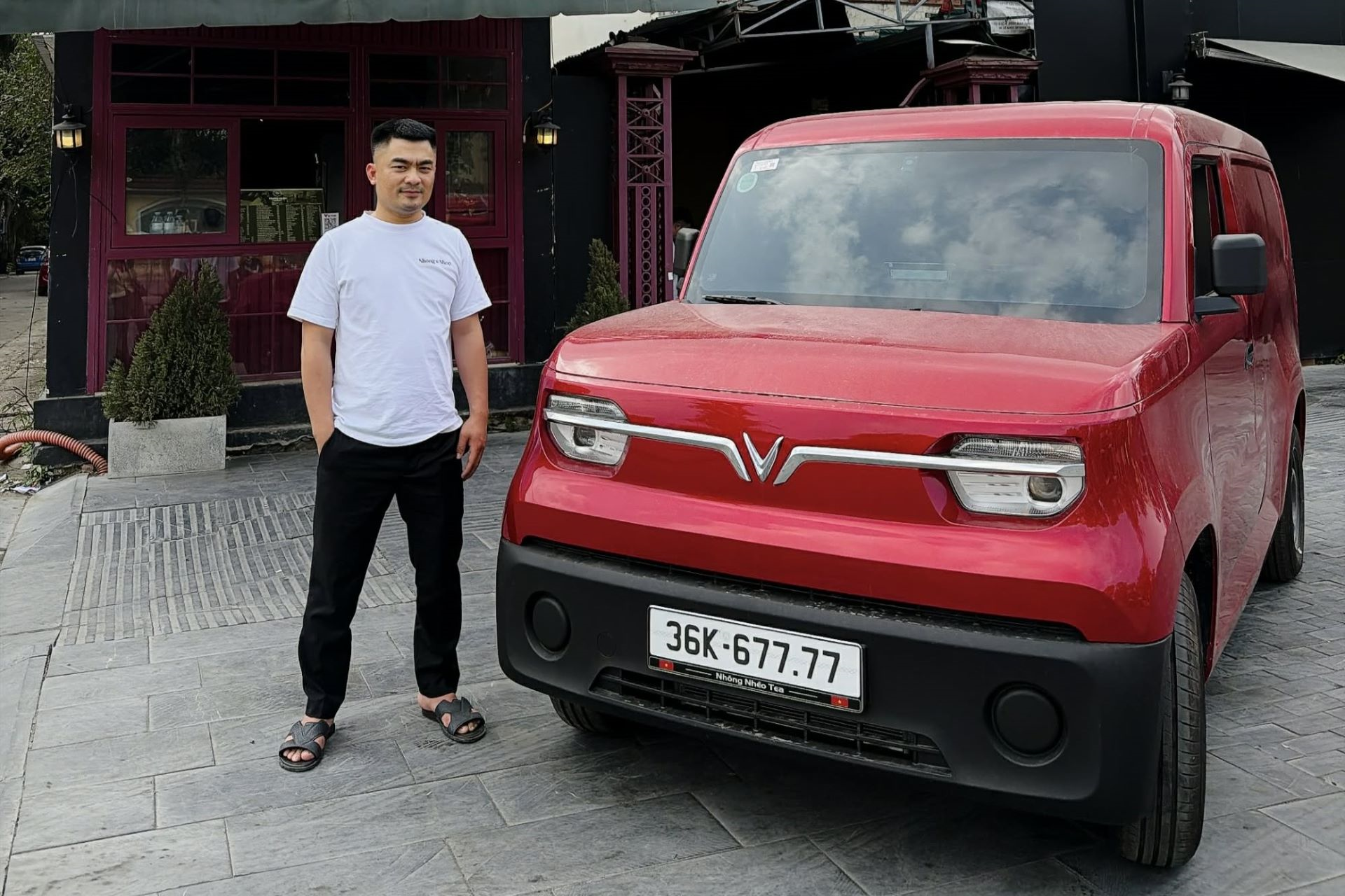 Chủ xe VinFast EC Van: “Chở hàng trong phố rất hợp, xứng đáng với số tiền bỏ ra”