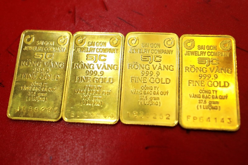 Giá vàng miếng SJC tiếp tục lao dốc