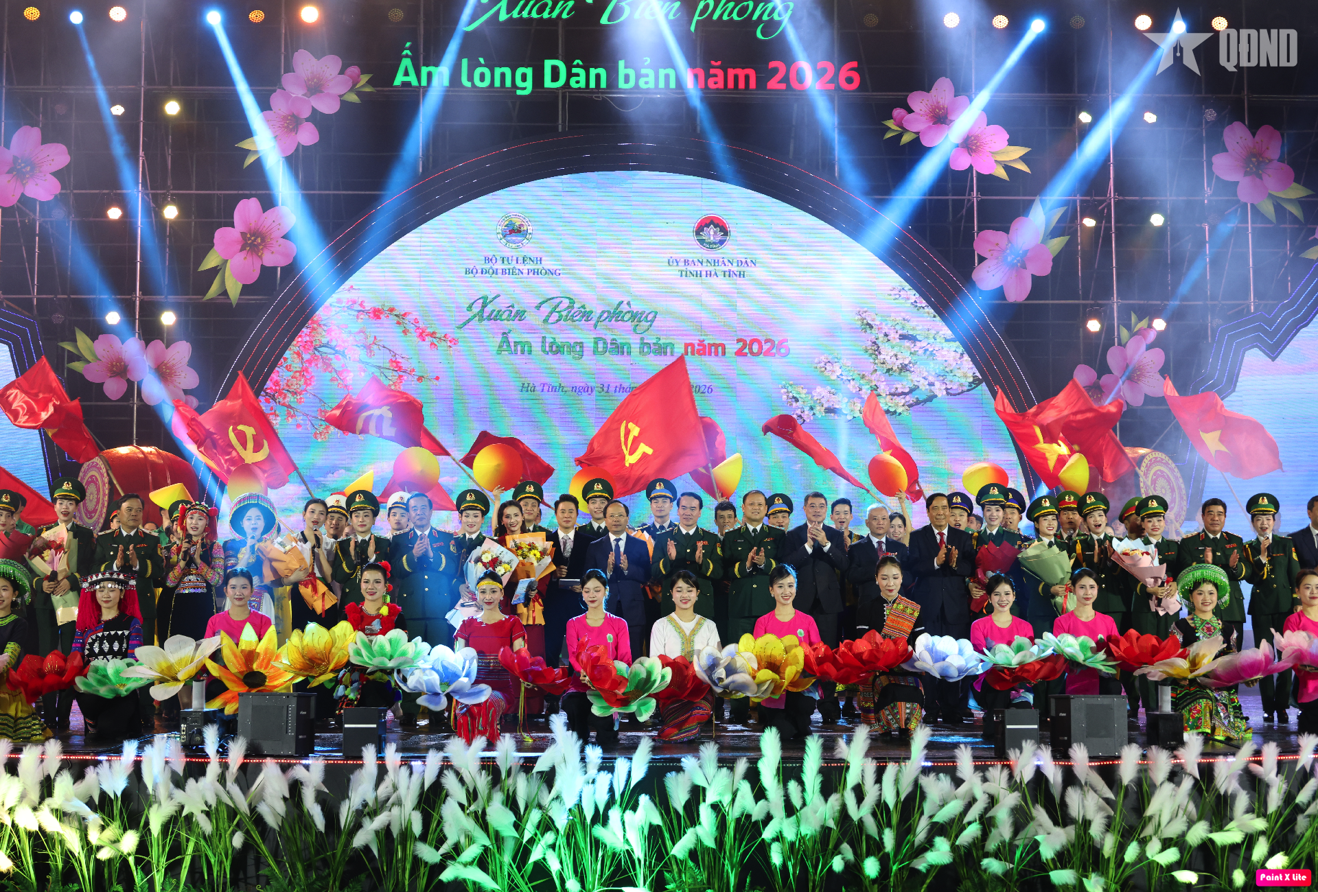 Đồng chí Lê Minh Hưng dự đêm giao lưu “Xuân Biên phòng ấm lòng dân bản” tại Hà Tĩnh

