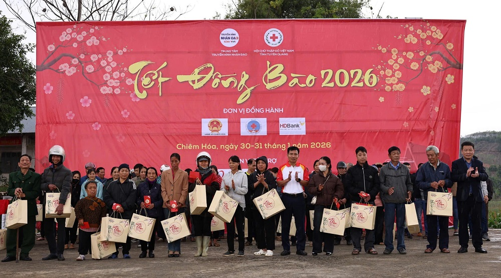 “Tết đồng bào 2026”: Mang Tết ấm, Xuân vui tới người dân Chiêm Hóa