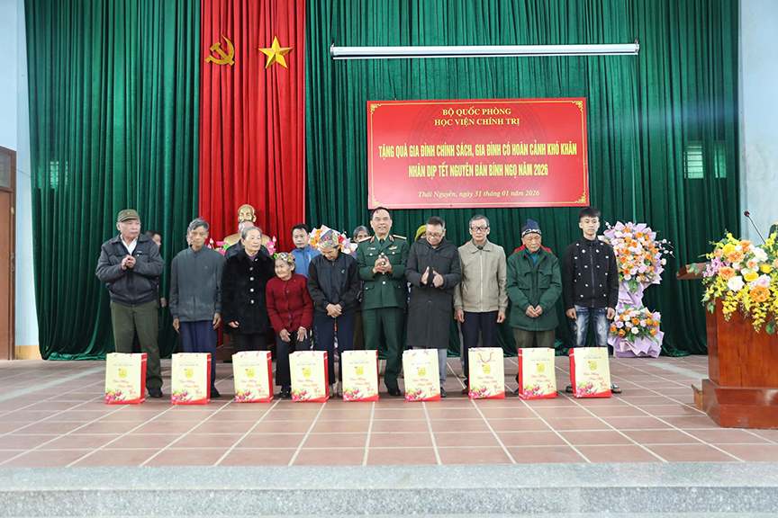 Học viện Chính trị tổ chức về nguồn, tri ân