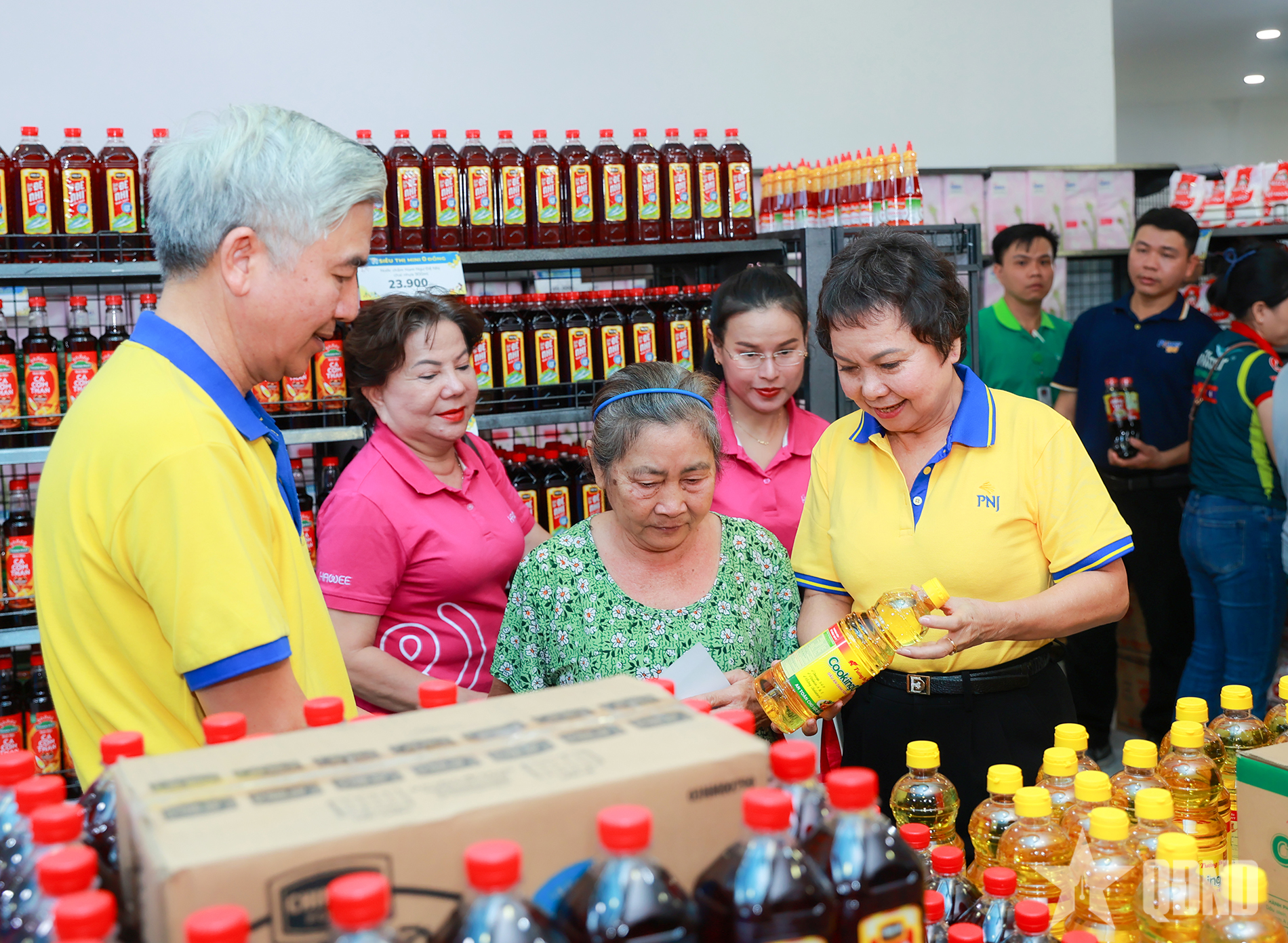 Chương trình “Siêu thị mini 0 đồng” thiết thực chăm lo Tết đến 15.000 người dân