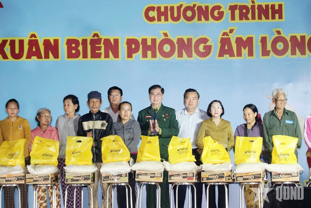 Ấm áp, nghĩa tình chương trình “Xuân Biên phòng - Ấm lòng dân bản” tại Tây Ninh