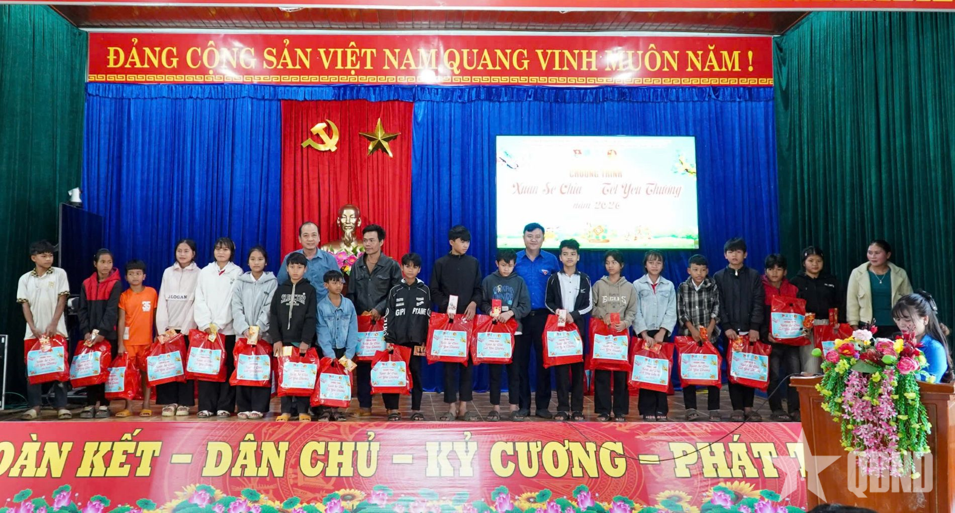 Ấm áp “Xuân sẻ chia-Tết yêu thương” tại Trà Đốc