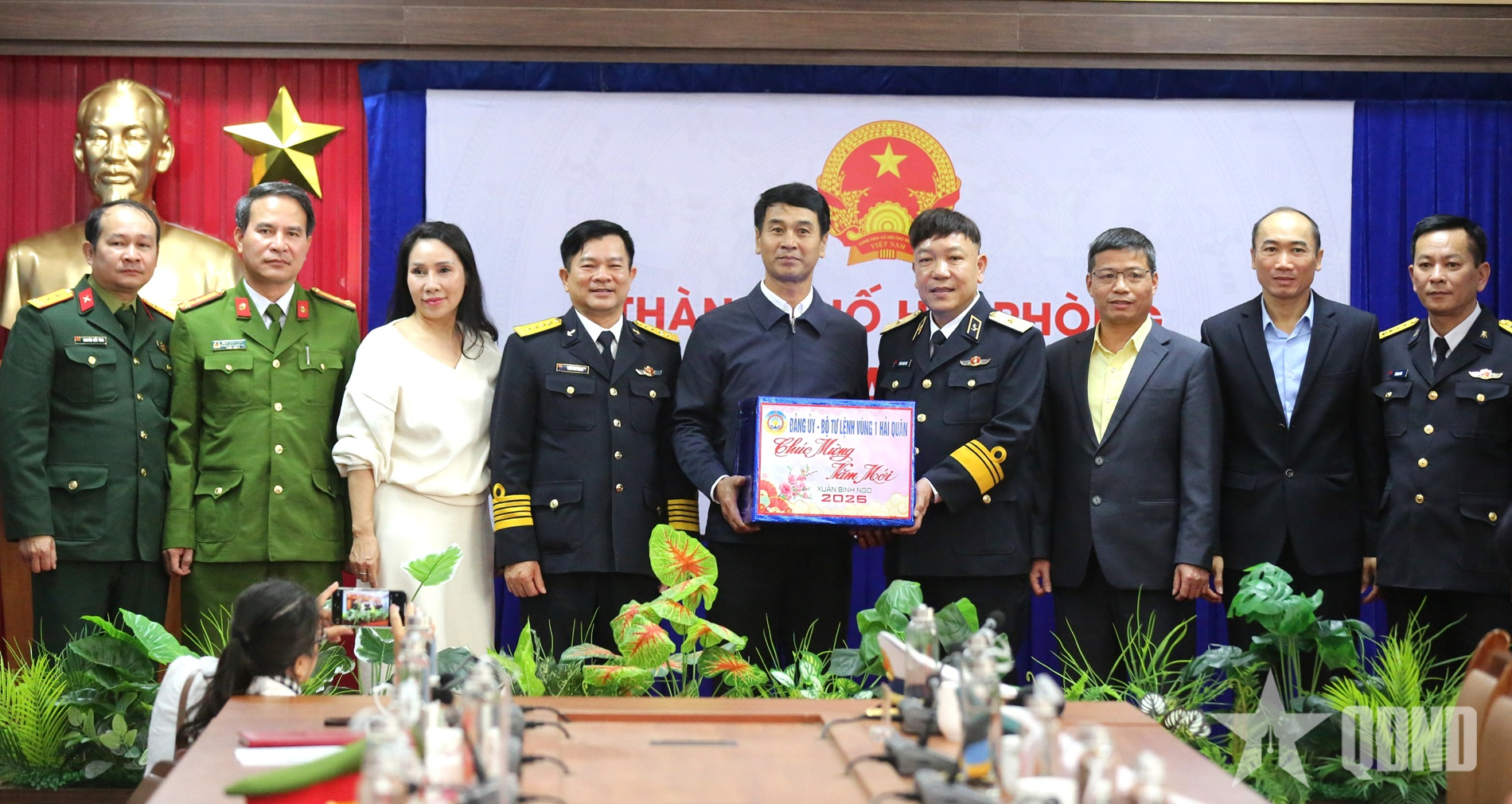 Vùng 1 Hải quân gửi “xuân” đến đặc khu Cát Hải