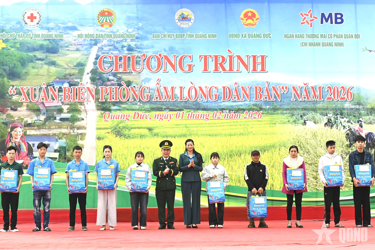 Quảng Ninh: Mang Tết sớm về vùng biên cương Đông Bắc