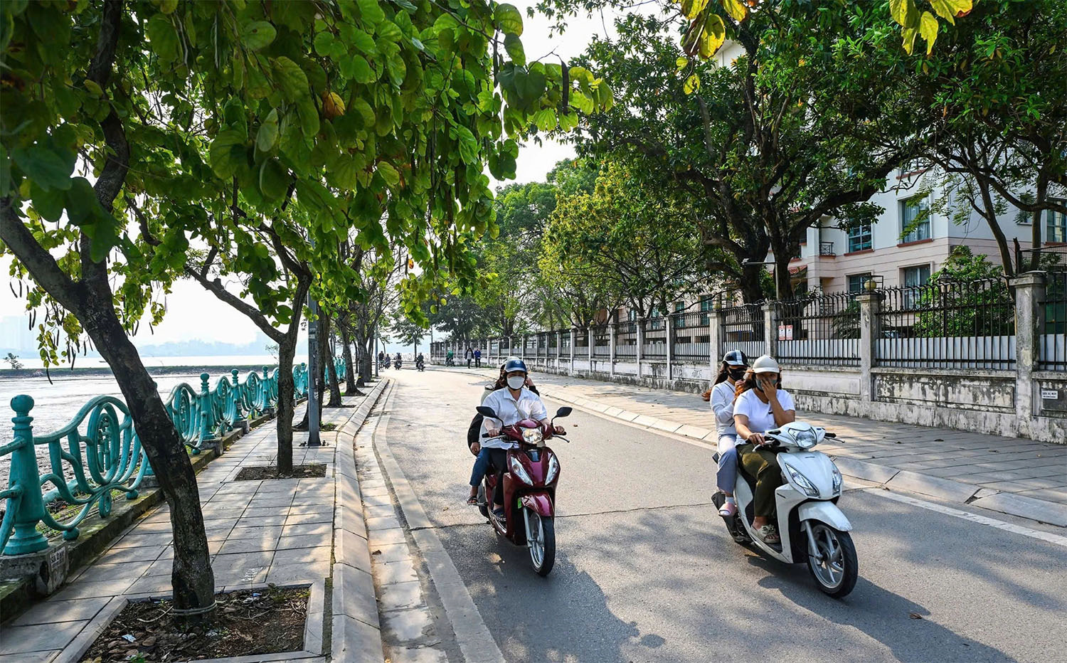 Giữ gìn “viên ngọc quý” Hồ Tây