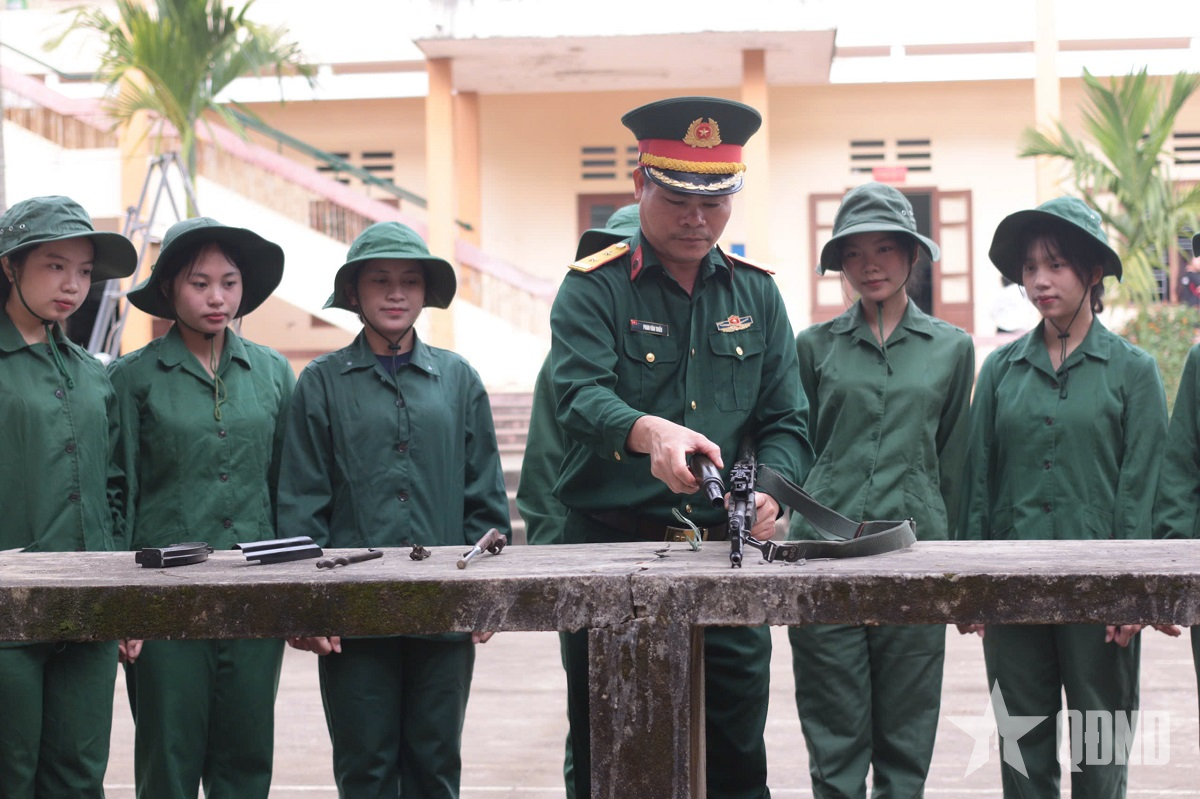 Những “bóng hồng” trên thao trường huấn luyện
