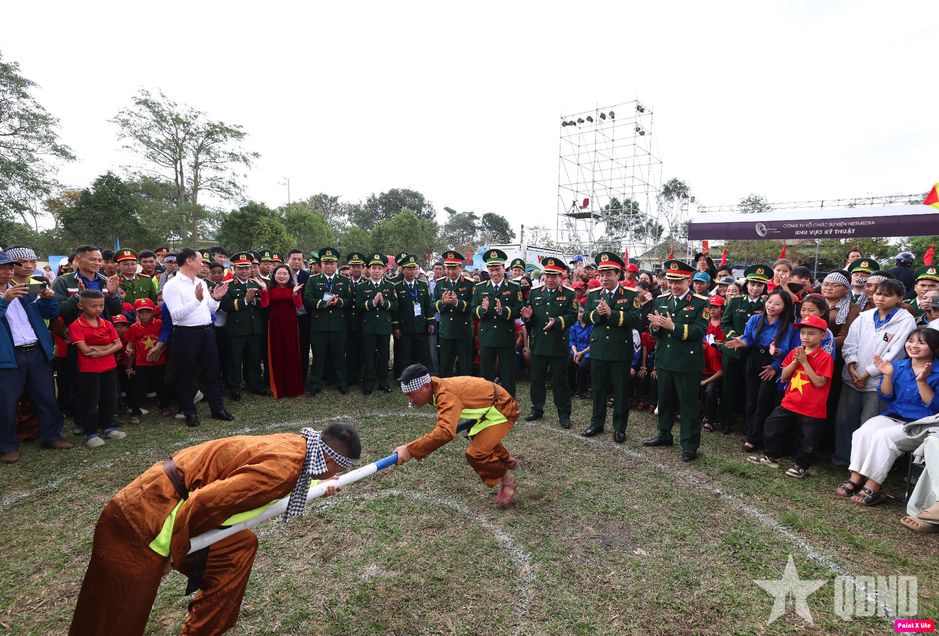 Xuân Biên phòng: Nét đẹp người lính quân hàm xanh