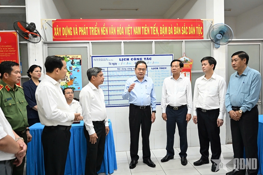 Chủ tịch Quốc hội Trần Thanh Mẫn kiểm tra công tác chuẩn bị bầu cử tại TP Cần Thơ