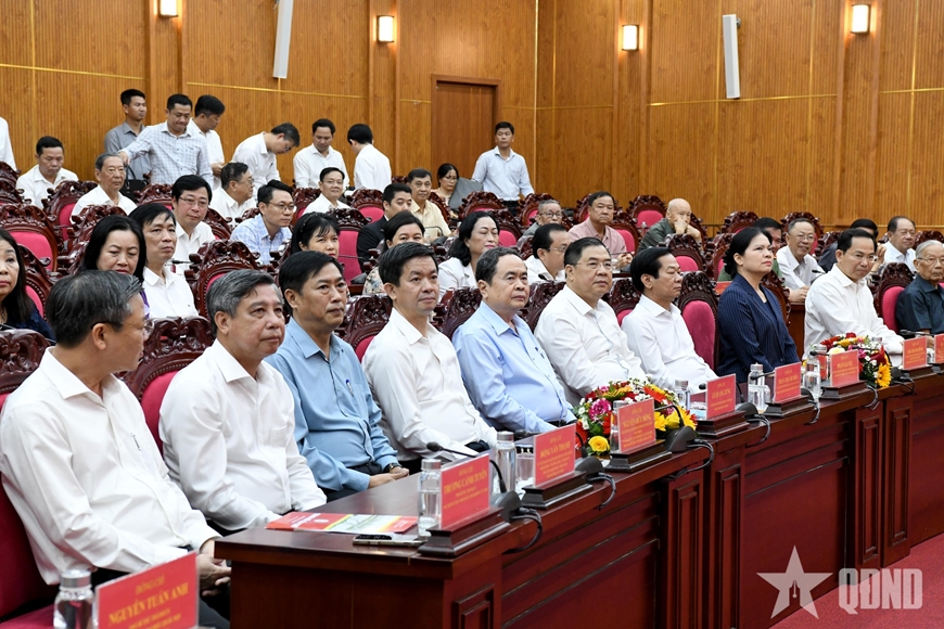 Chủ tịch Quốc hội Trần Thanh Mẫn gặp mặt lãnh đạo TP Cần Thơ qua các thời kỳ