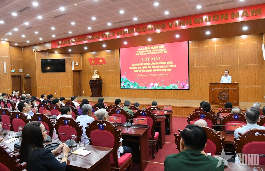 Chủ tịch Quốc hội Trần Thanh Mẫn gặp mặt lãnh đạo TP Cần Thơ qua các thời kỳ