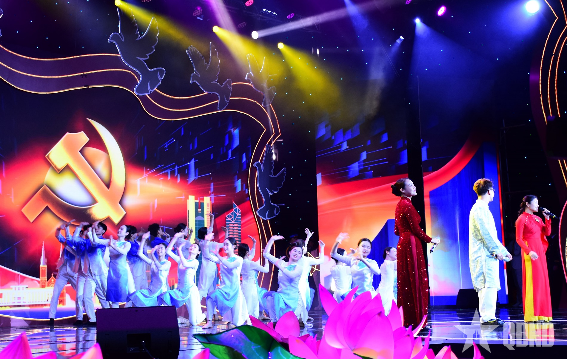 Chương trình tổng kết và trao giải Cuộc thi “Vững bước dưới cờ Đảng” sẽ diễn ra vào tối 2-2