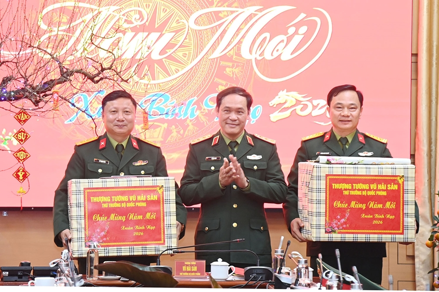 Thượng tướng Vũ Hải Sản thăm, chúc Tết Bộ CHQS tỉnh Quảng Ninh