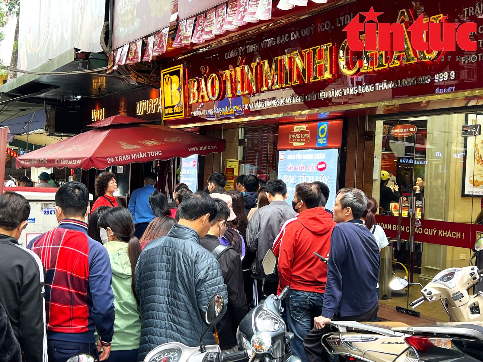 Giá vàng chiều nay (2-2): Lao dốc 6 triệu đồng/lượng