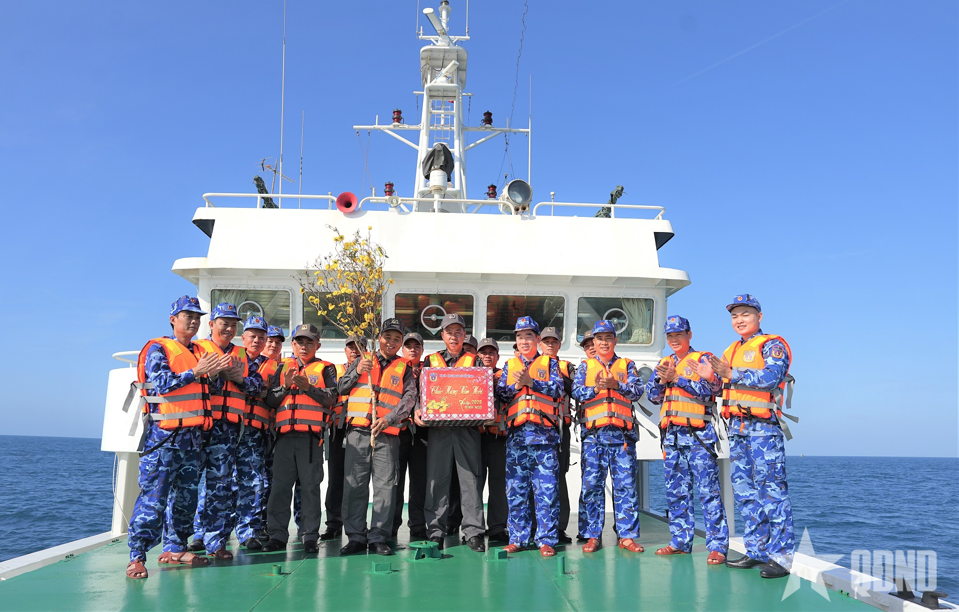 Trung tướng Bùi Quốc Oai thăm, kiểm tra các tàu làm nhiệm vụ chống khai thác IUU trên vùng biển Tây Nam
