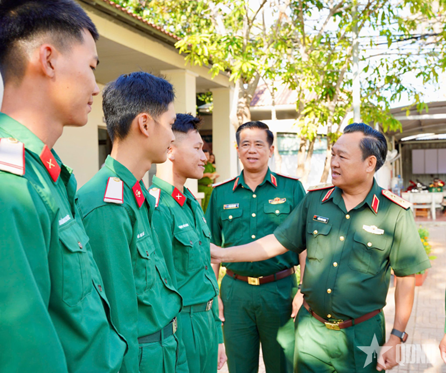 Quân khu 7: Tri ân các anh hùng liệt sĩ, chúc Tết tại Đặc khu Côn Đảo