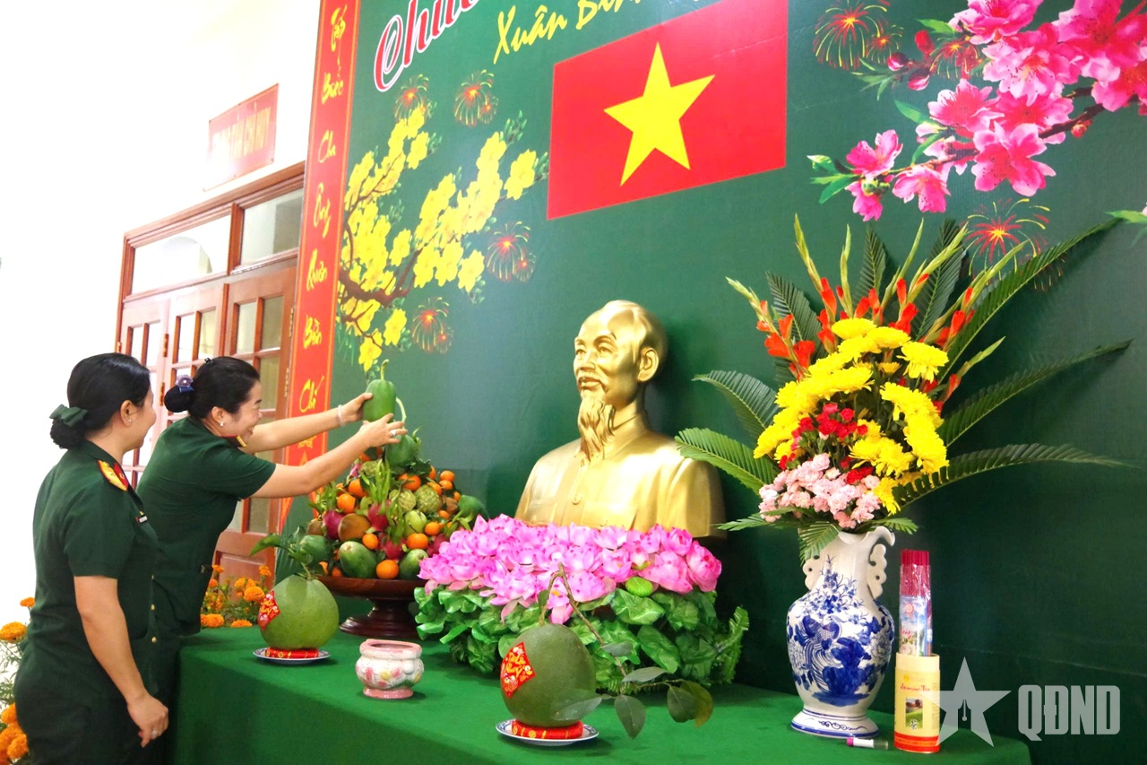 Bộ đội Sư đoàn 8 (Quân khu 9) chuẩn bị đón Tết Nguyên đán 

