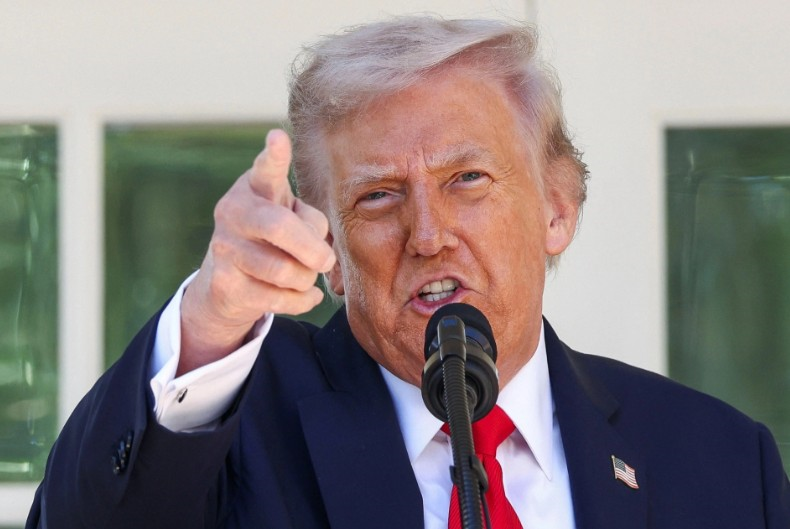 Tổng thống Mỹ Donald Trump yêu cầu Đại học Harvard bồi thường 1 tỷ USD