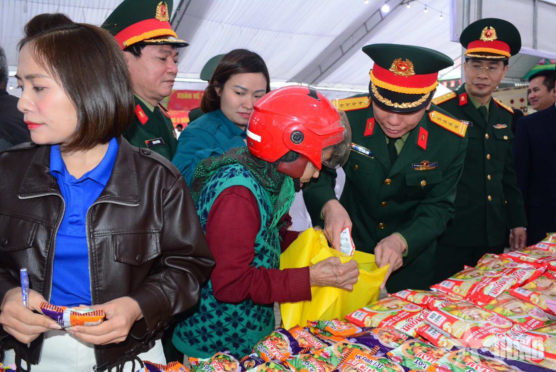 Cục Quân khí: “Phiên chợ 0 đồng” thắm tình quân dân tại Thái Nguyên