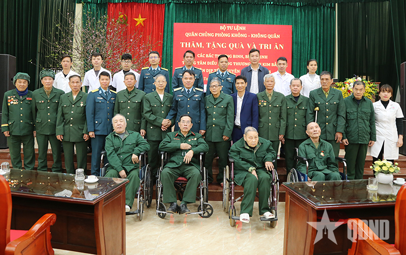 Quân chủng Phòng không - Không quân: Thăm, chúc Tết thương binh, bệnh binh