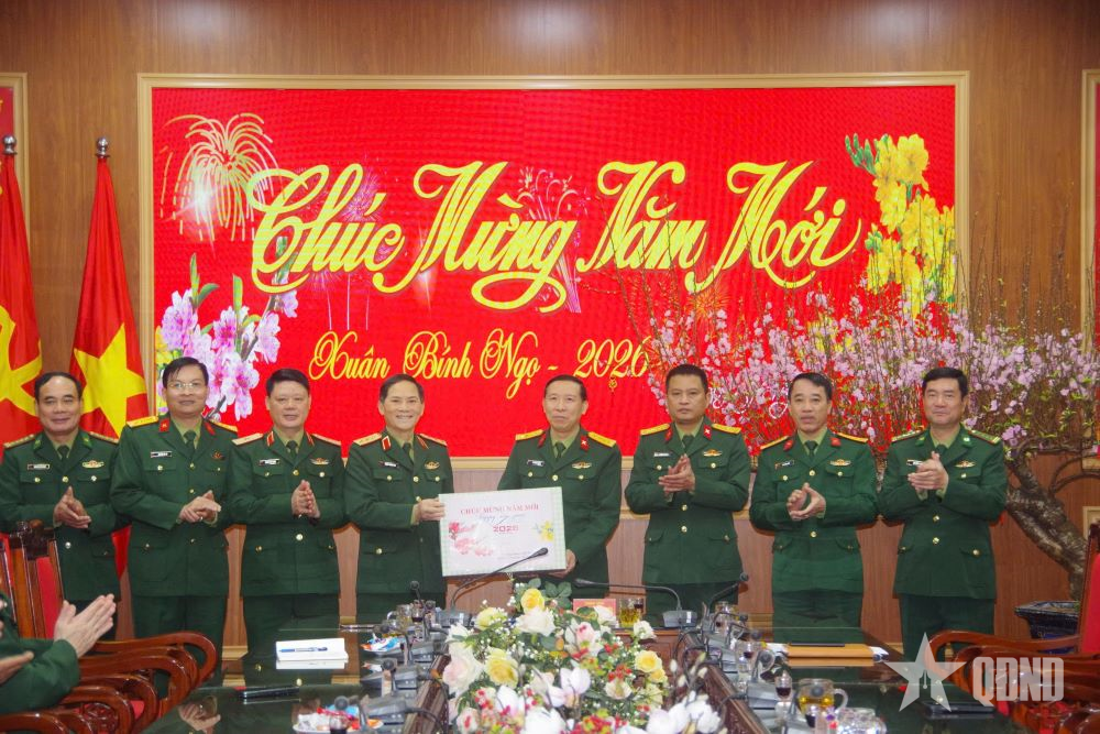 Thượng tướng Phạm Trường Sơn thăm, kiểm tra, chúc Tết Bộ CHQS tỉnh Hà Tĩnh