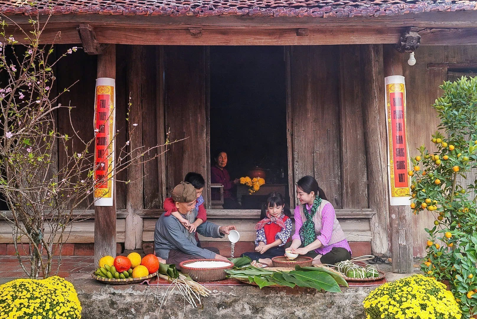 Tết Việt bền bỉ cùng lịch sử dân tộc