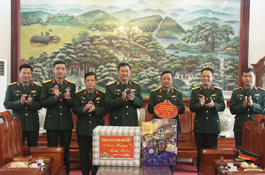 Quân khu 1 thăm, tặng quà Tết tại xã ATK tỉnh Thái Nguyên và Sư đoàn 346