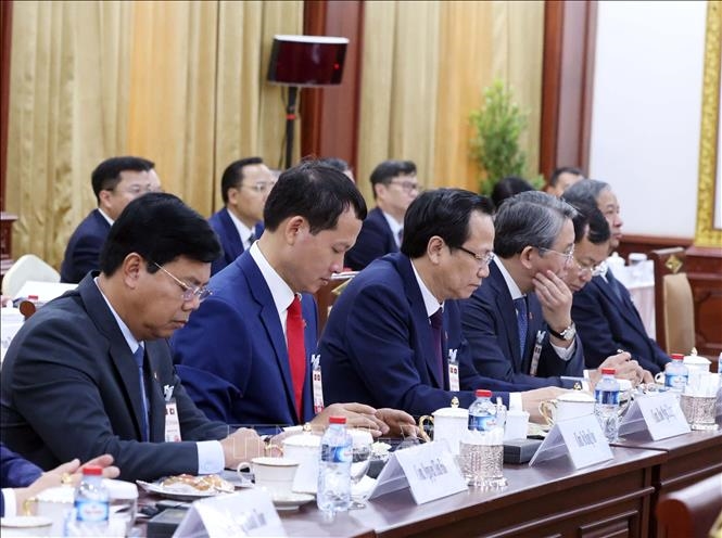 Tổng B&iacute; thư T&ocirc; L&acirc;m hội đ&agrave;m với Tổng B&iacute; thư, Chủ tịch nước L&agrave;o Thongloun Sisoulith