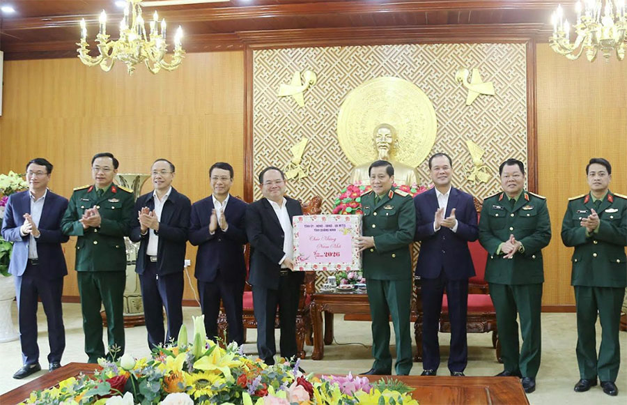 Đồng chí Bí thư Tỉnh ủy Quảng Ninh chúc Tết Bộ tư lệnh Quân khu 3