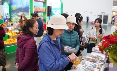 Gallery - Đặc sản địa phương hút khách tại Hội chợ Mùa xuân 2026