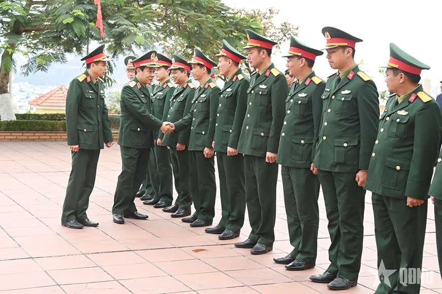 Thượng tướng Lê Đức Thái thăm, chúc Tết tại Quảng Ninh