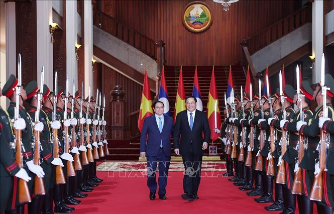 Thủ tướng Phạm Minh Chính gặp Thủ tướng Lào