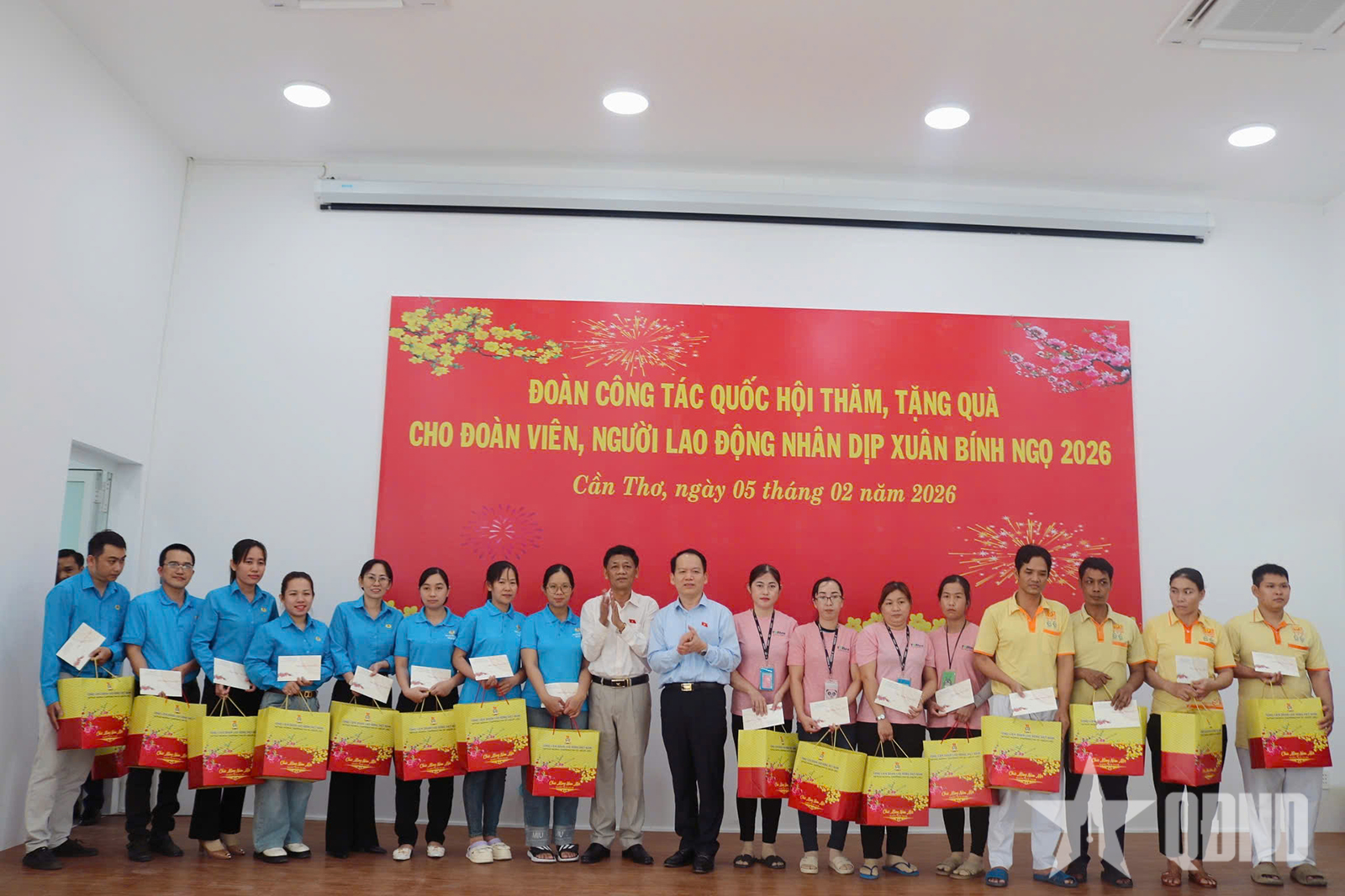 Đoàn công tác Quốc hội thăm, trao quà Tết tặng công nhân, người lao động tại Cần Thơ