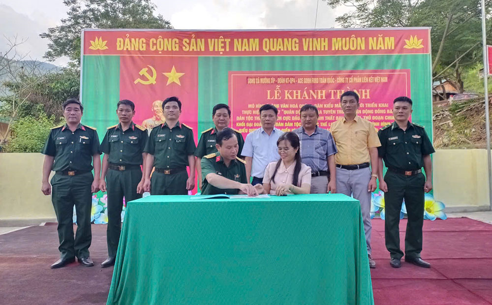 Nhà văn hóa quân - dân kiểu mẫu