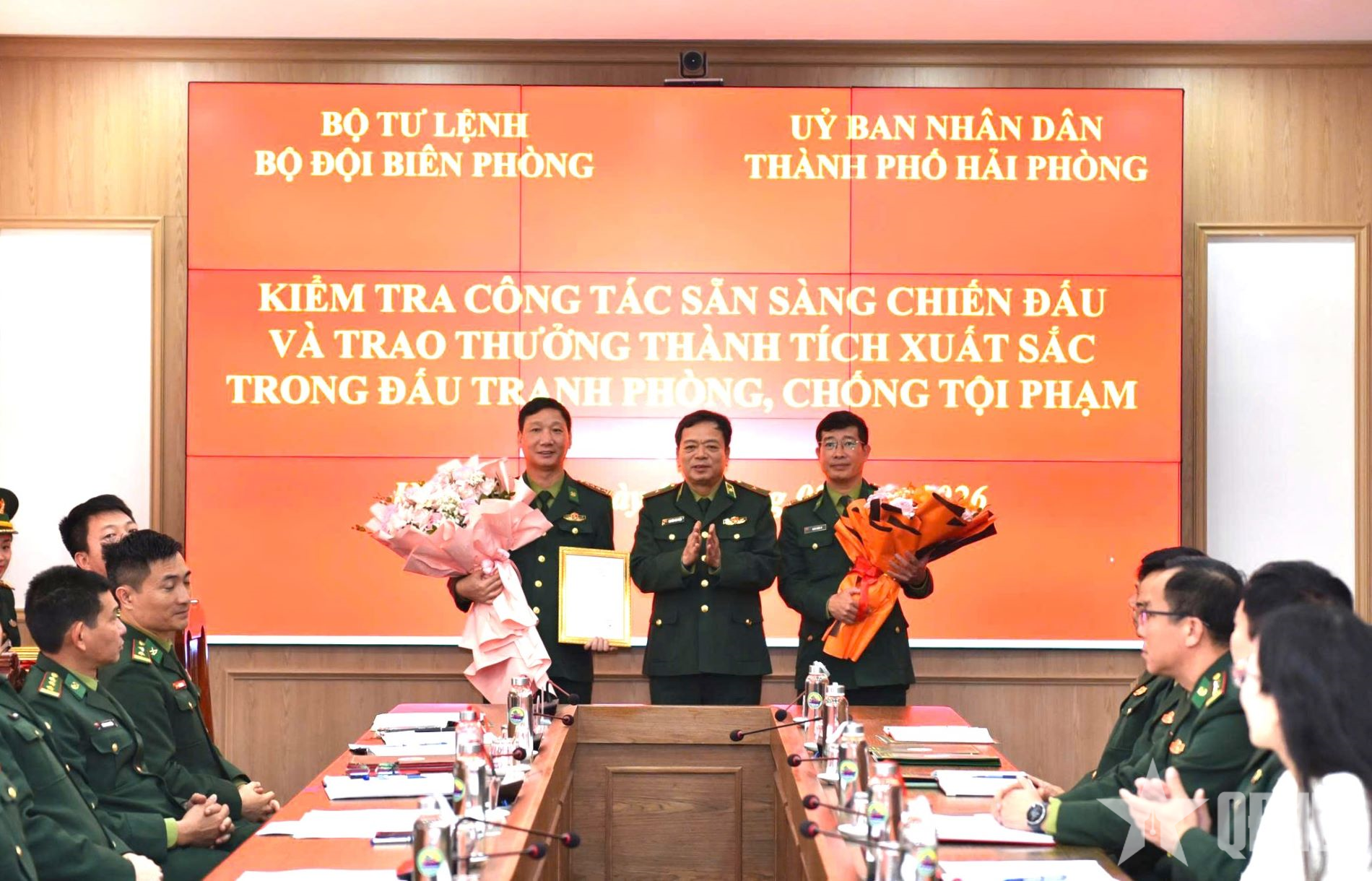 Khen thưởng lực lượng đấu tranh chống buôn lậu, gian lận thương mại dịp Tết Nguyên đán