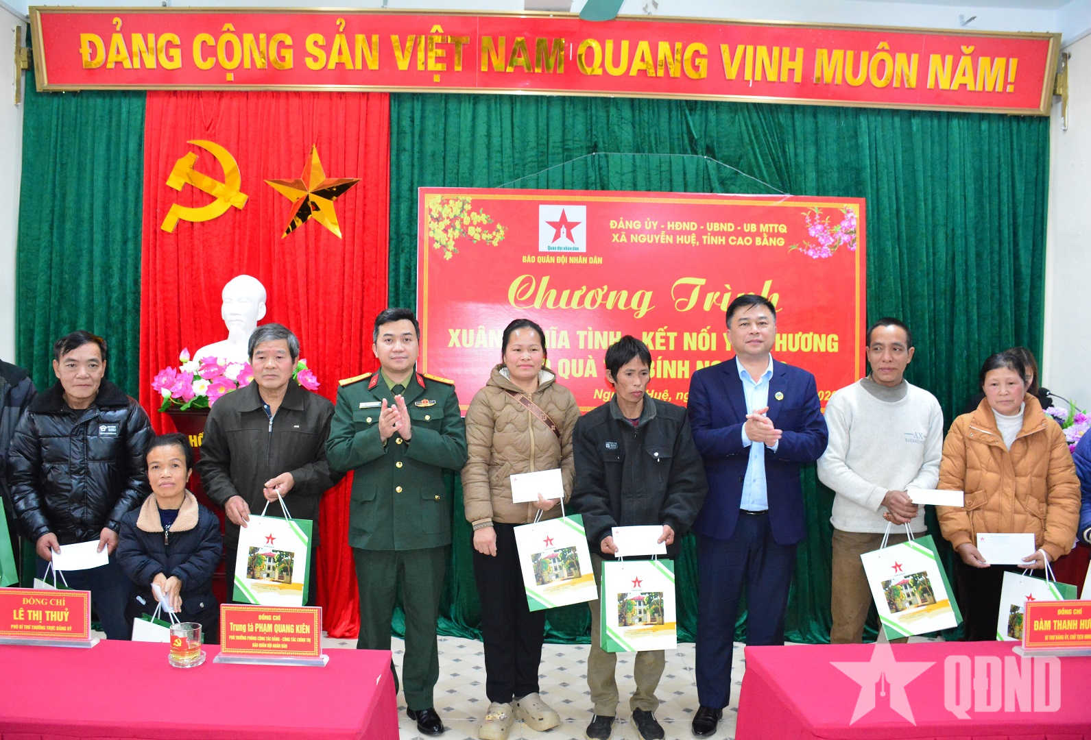 Báo Quân đội nhân dân chung tay chăm lo an sinh xã hội tại xã Nguyễn Huệ