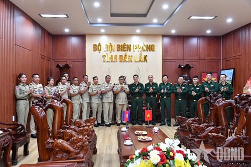 Ty Công an tỉnh Mondulkiri (Campuchia) thăm, chúc Tết Bộ đội Biên phòng tỉnh Đắk Lắk