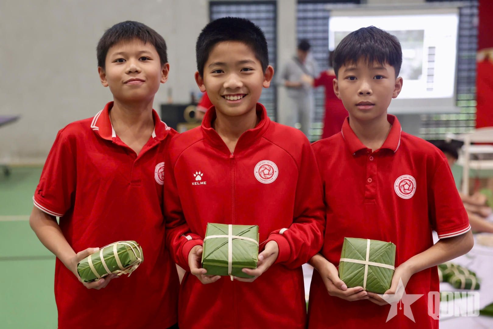 Khuất Văn Khang cùng các cầu thủ 