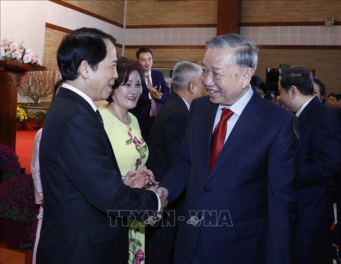 Tổng Bí thư Tô Lâm gặp gỡ cán bộ Đại sứ quán và cộng đồng người Việt Nam tại Campuchia