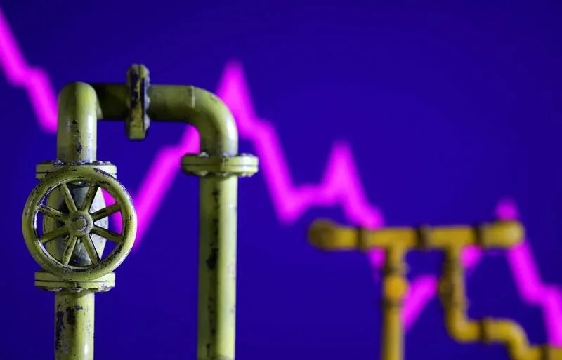 Giá xăng dầu hôm nay (6-2): Giảm mạnh