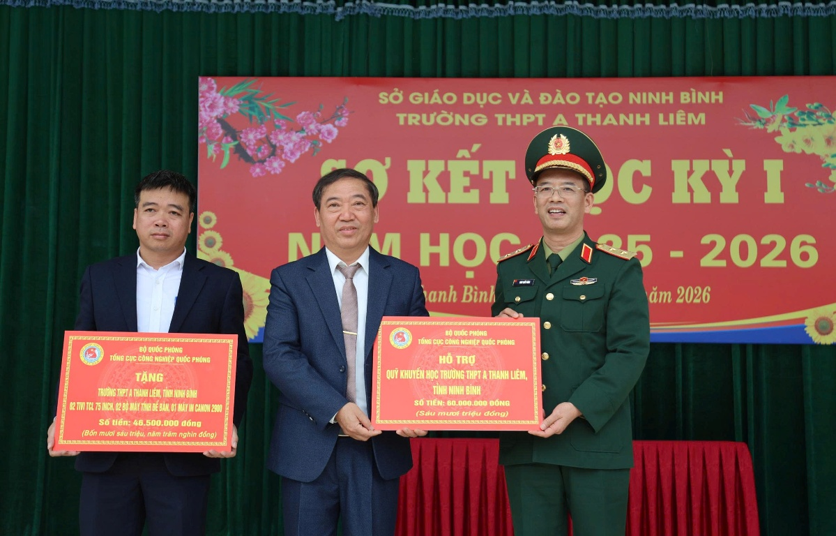 Tổng cục Công nghiệp Quốc phòng thăm, tặng quà đối tượng chính sách tại Ninh Bình