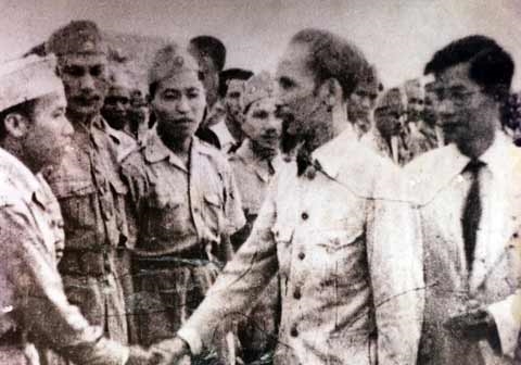 Đón Tết trong vòng vây