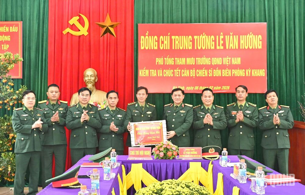 Trung tướng Lê Văn Hướng thăm, kiểm tra, chúc Tết tại Hà Tĩnh 