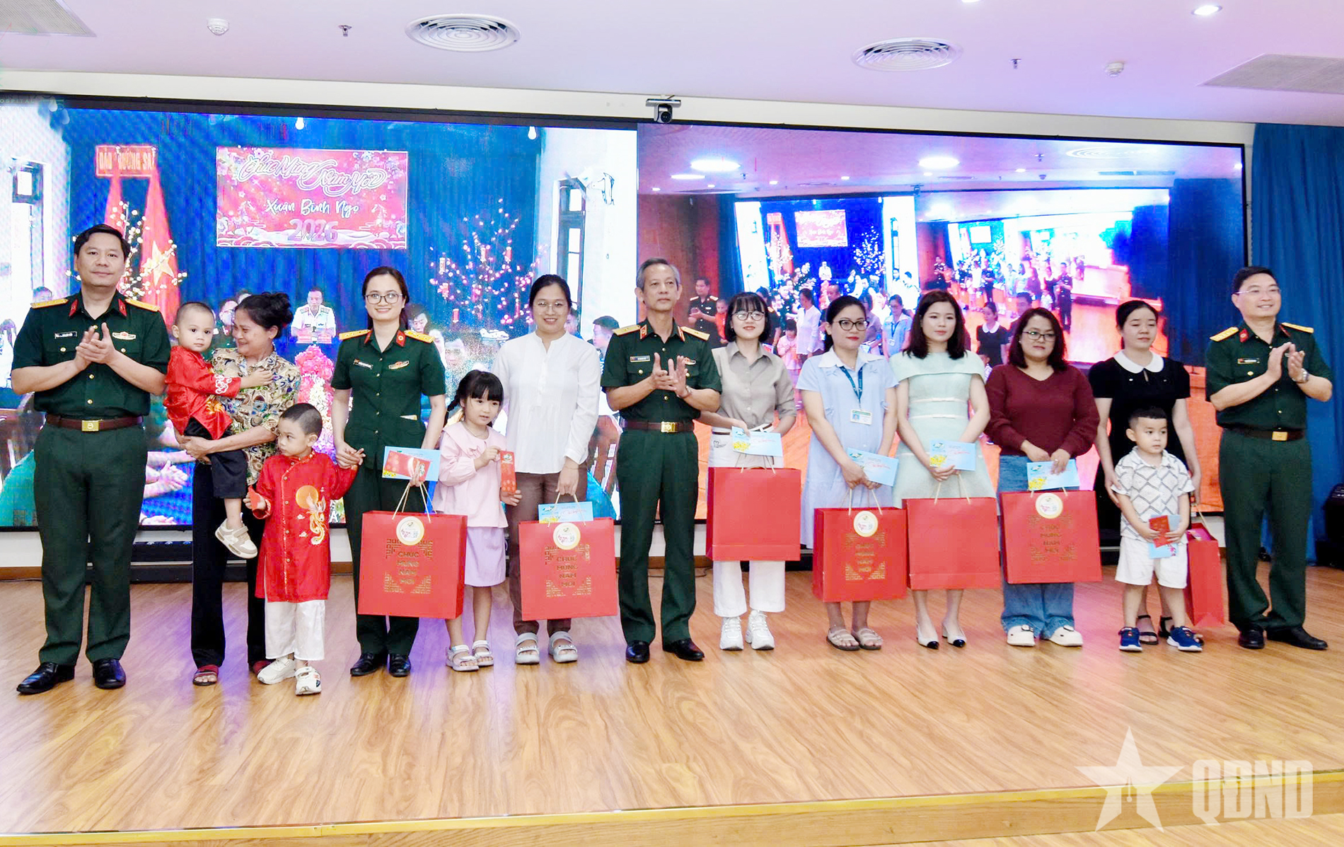 Giao lưu, chúc Tết trực tuyến cán bộ, nhân viên tại bệnh xá đảo Trường Sa