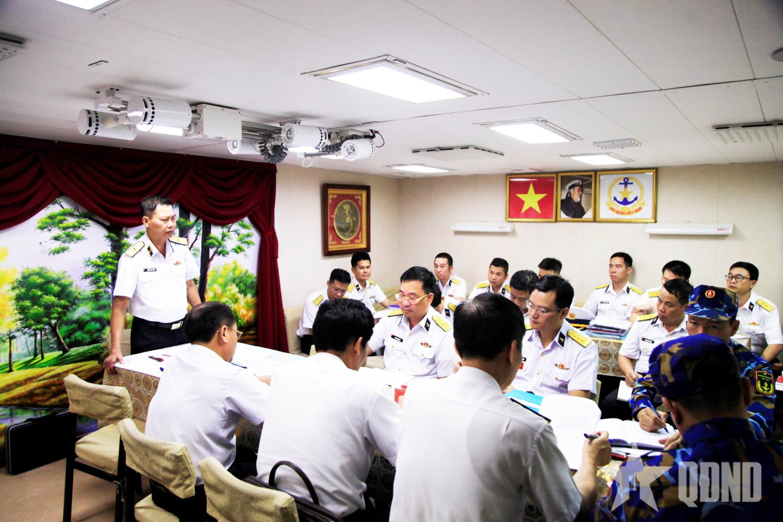 Tư lệnh Vùng 4 Hải quân kiểm tra tàu chuẩn bị thực hiện nhiệm vụ đối ngoại quốc phòng

