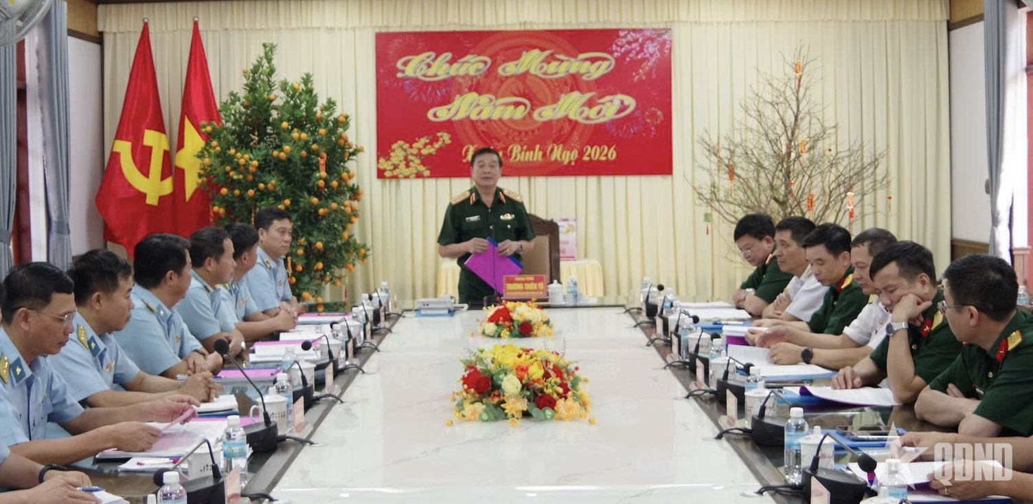 Thượng tướng Trương Thiên Tô kiểm tra sẵn sàng chiến đấu, chúc Tết Sư đoàn 377