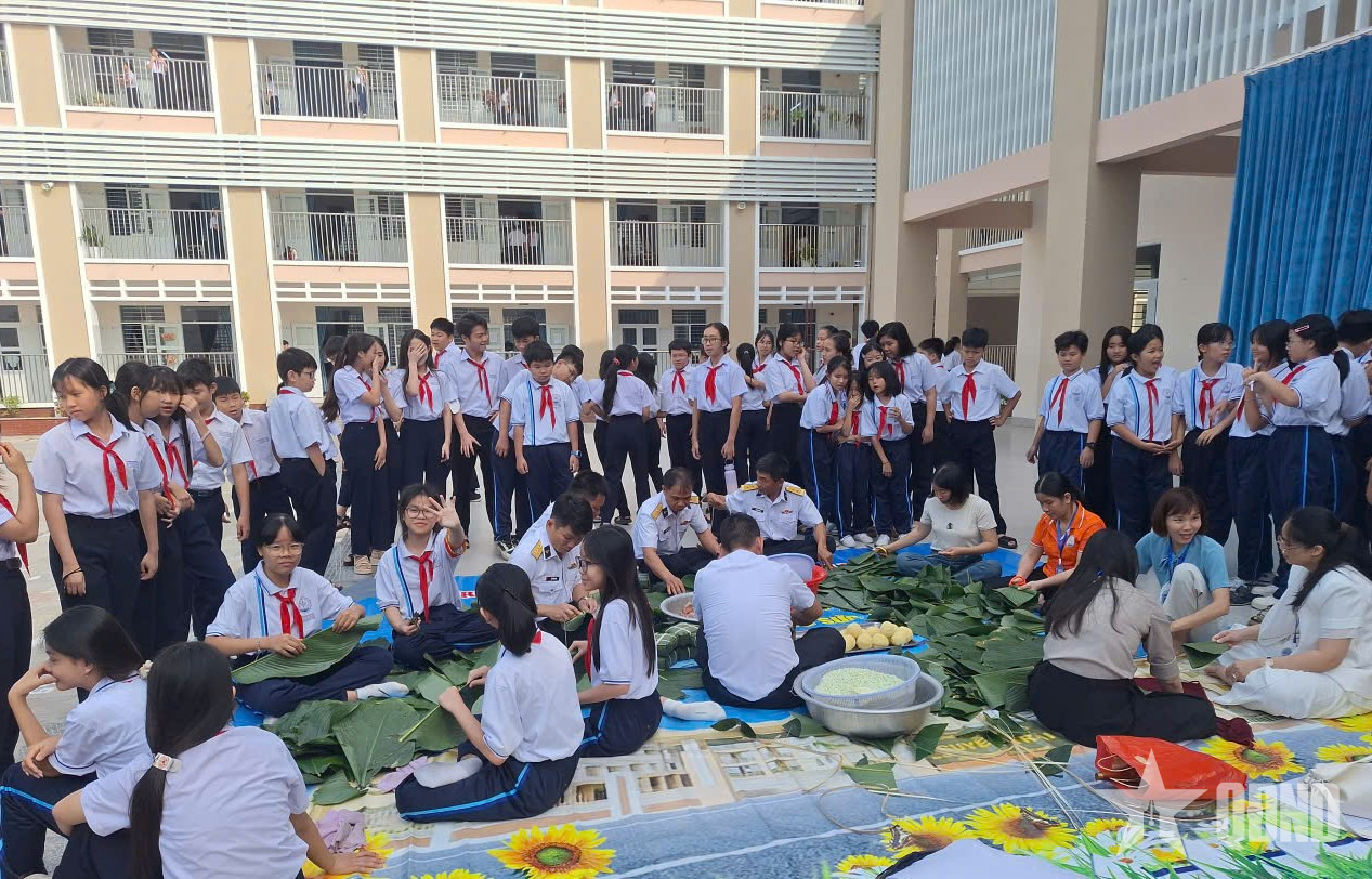 Hương Tết kết nối tình quân dân